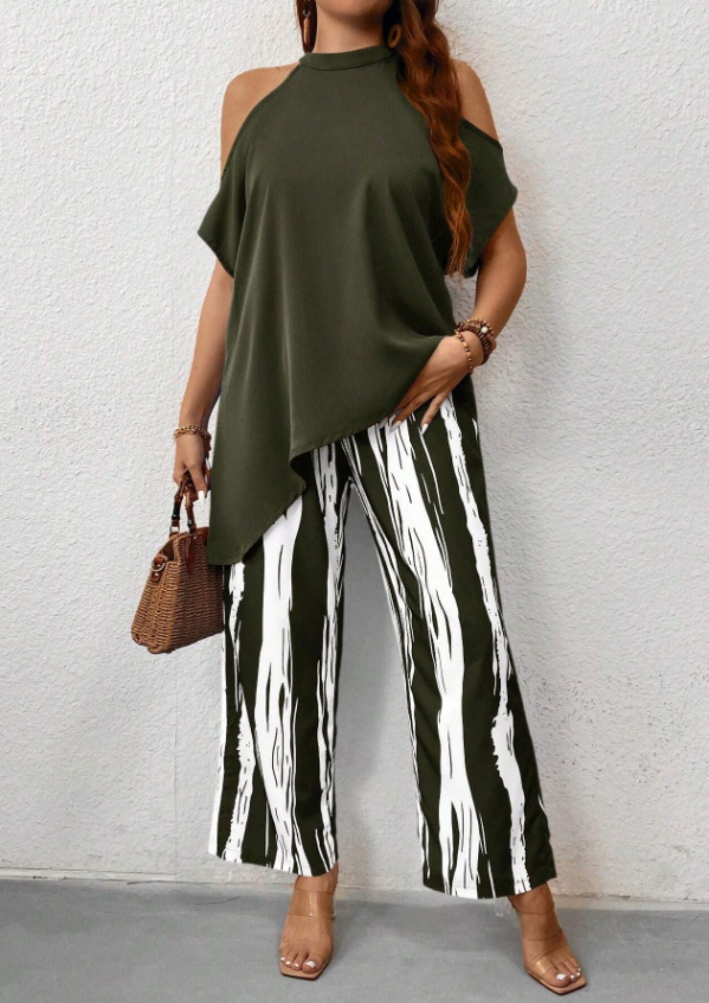 MARTINA - Top asimmetrico con spalle scoperte e pantaloni palazzo