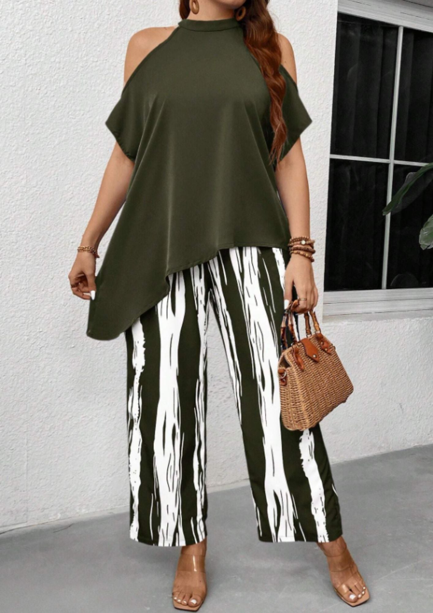 MARTINA - Top asimmetrico con spalle scoperte e pantaloni palazzo